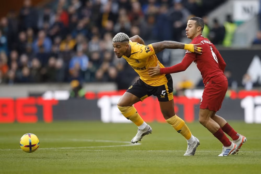 hang thu da nhu mo ngu liverpool thua dam truoc wolves hinh 3