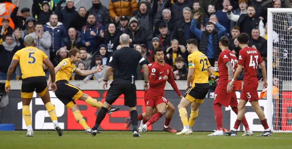 hang thu da nhu mo ngu liverpool thua dam truoc wolves hinh 5