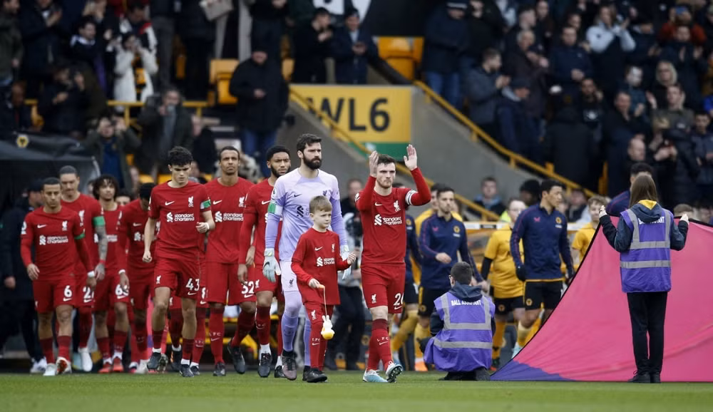 hang thu da nhu mo ngu liverpool thua dam truoc wolves hinh 2