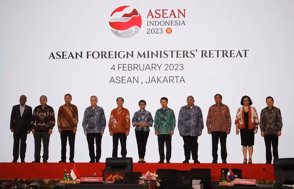 hoi nghi hep bo truong ngoai giao asean indonesia muon to chuc dam phan ve bo quy tac ung xu o bien dong hinh 1