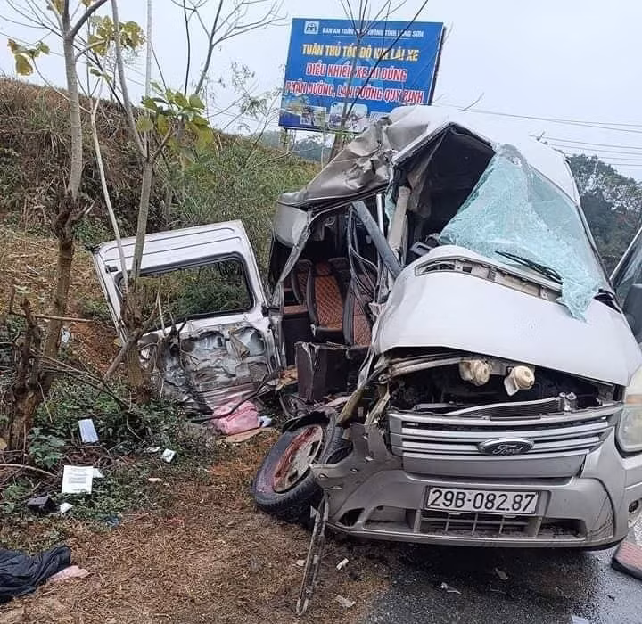 lang son xe khach va cham voi xe dau keo 8 nguoi thuong vong hinh 1