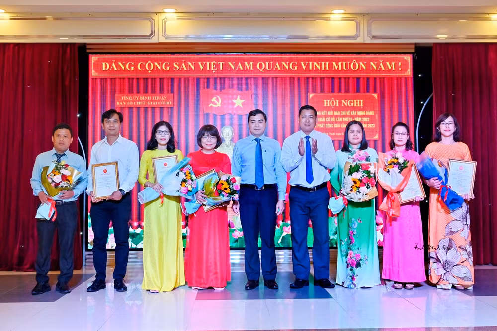 binh thuan vinh danh 41 tac pham tai le trao giai bao chi viet ve xay dung dang lan thu vi hinh 1
