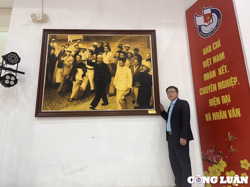 vinh phuc trung bay 60 buc tranh son dau ve bac ho hinh 10