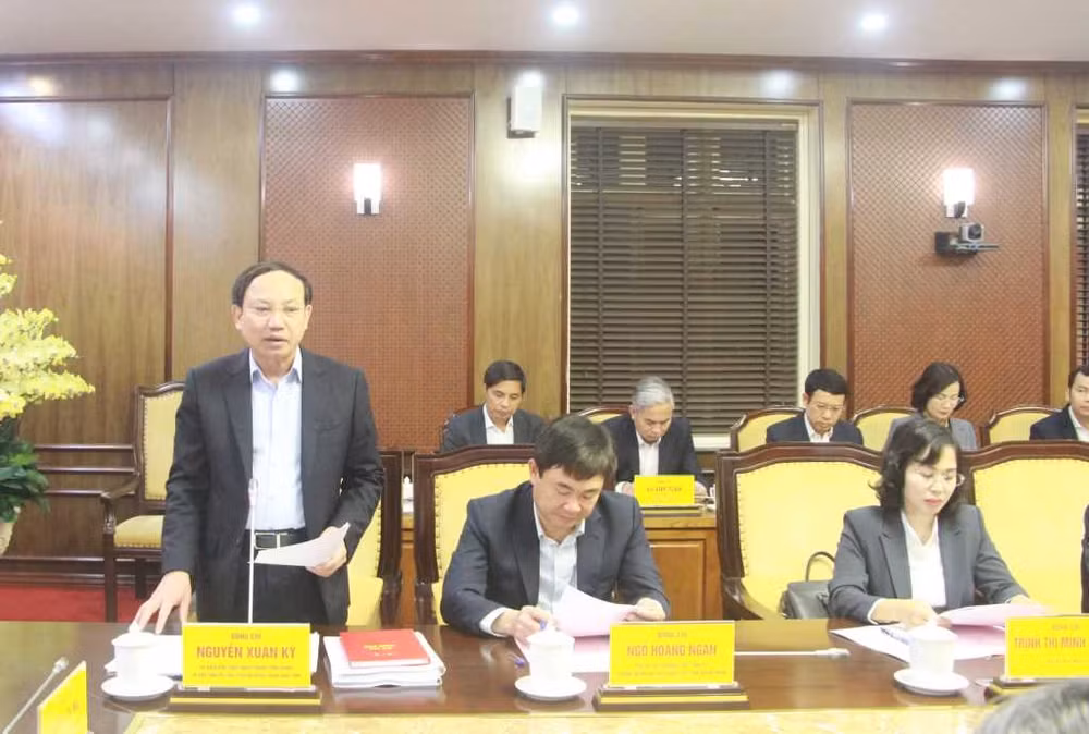 dong chi truong thi mai lam viec voi ban thuong vu tinh uy quang ninh hinh 2