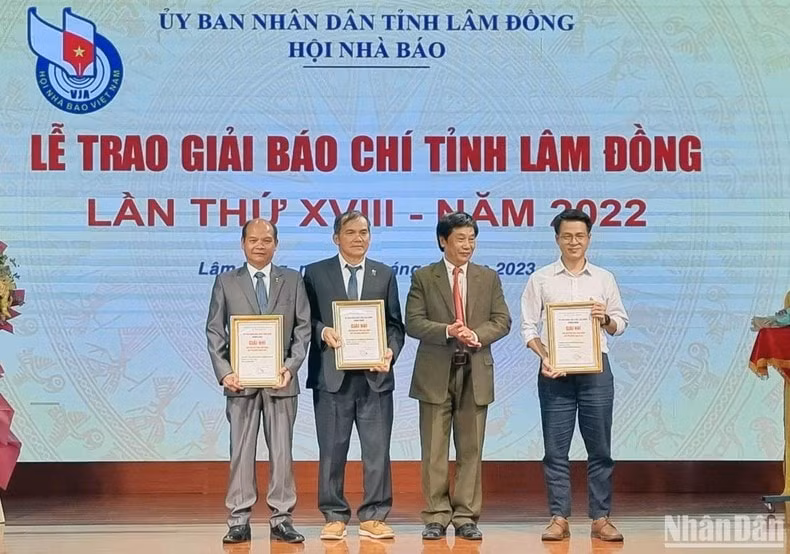 hoi nha bao tinh lam dong to chuc trao giai bao chi tinh lan thu 18 hinh 2