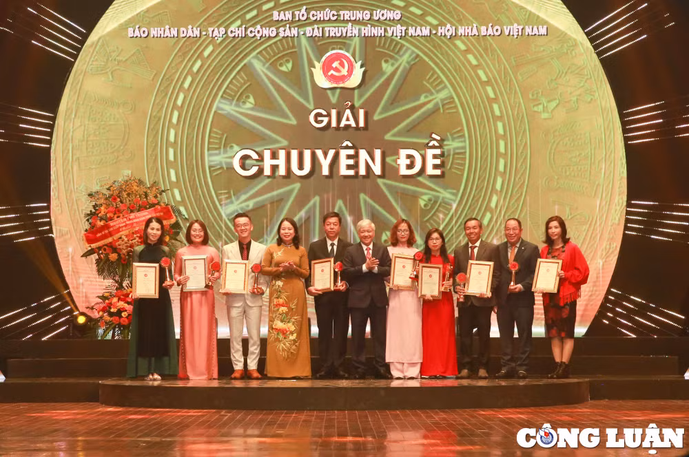 danh sach cac tac pham tac gia doat giai bua liem vang lan thu vii nam 2022 hinh 5