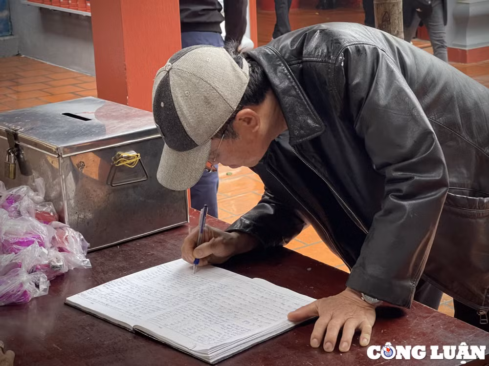 phu tay ho don hang nghin nguoi vao ram thang gieng hinh 3