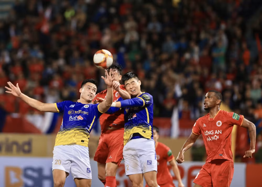 van quyet lap cu dup ha noi fc vuot qua cong an ha noi hinh 2