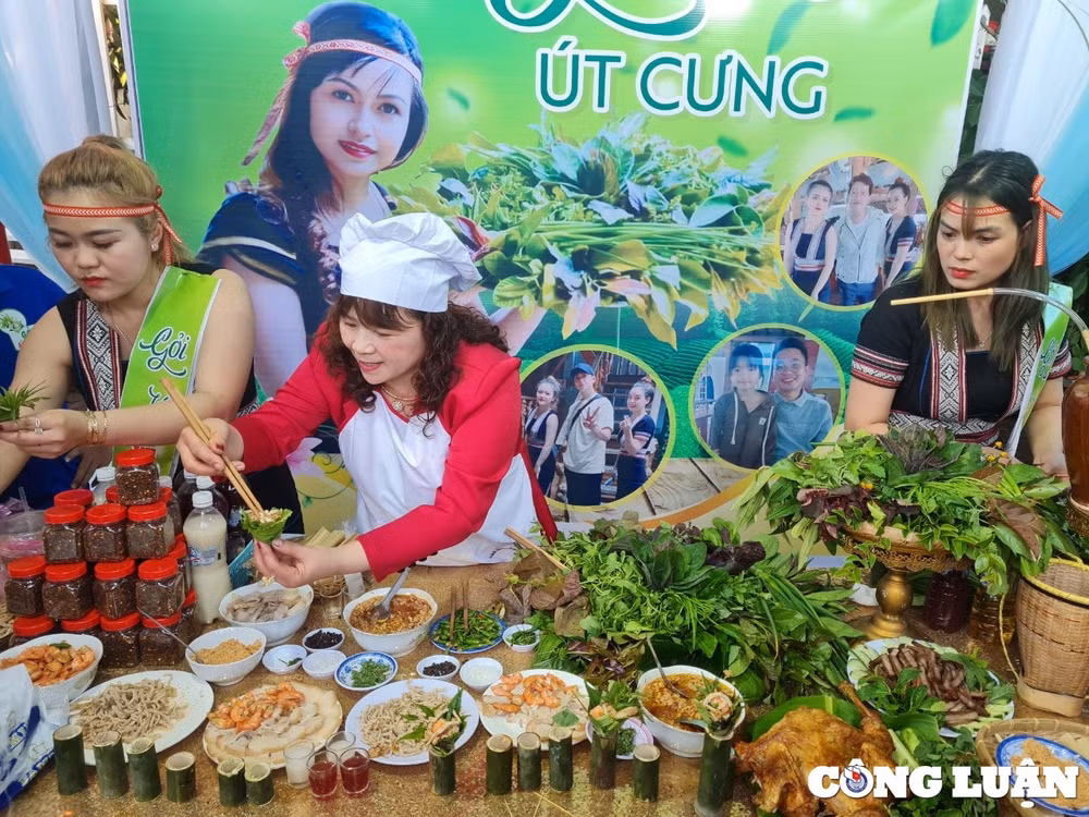hang nghin du khach tham du lien hoan am thuc tai kon tum hinh 2