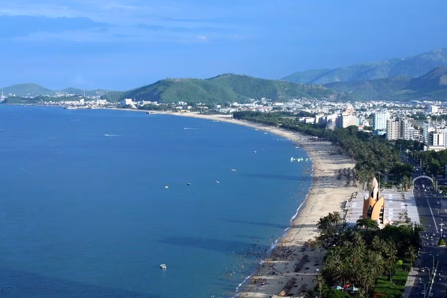 bo khdt da co luc di o to duong ven bien nha trang khong thay bien chi thay resort hinh 2