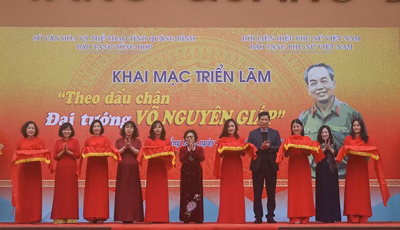 trien lam chuyen de theo dau chan dai tuong vo nguyen giap hinh 1