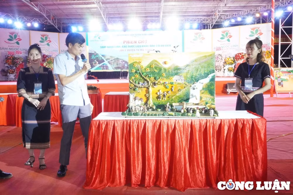 kon tum hoc sinh xo dang ve tranh tren da gay quy giup do nguoi ngheo hinh 2