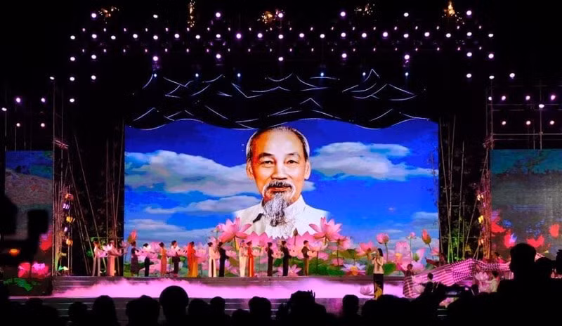 xuc dong chuong trinh be mac le hoi lang sen 2023 hinh 1