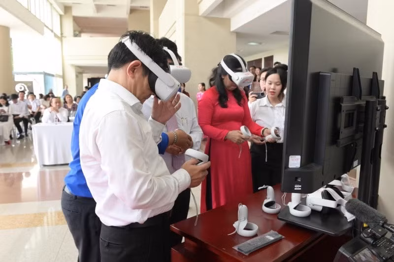 khanh thanh phong trung bay thuc tai mo rong khong gian van hoa ho chi minh hinh 2