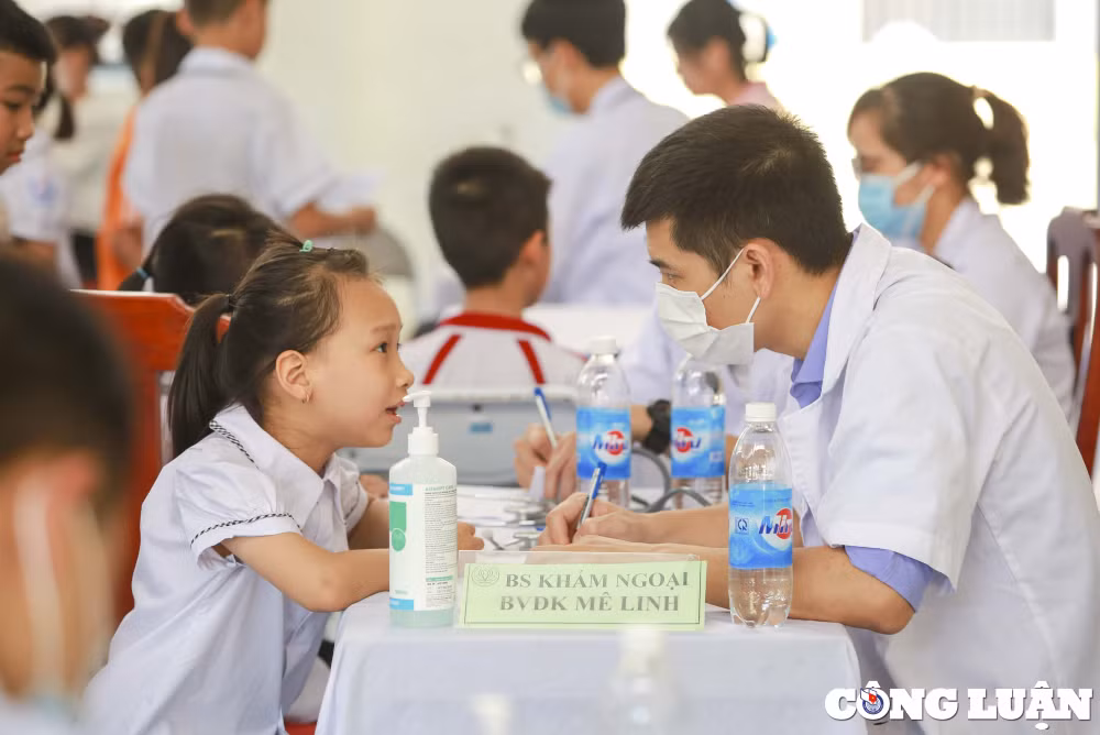 me linh ha noi hang nghin nguoi gia tre em duoc kham suc khoe mien phi hinh 7