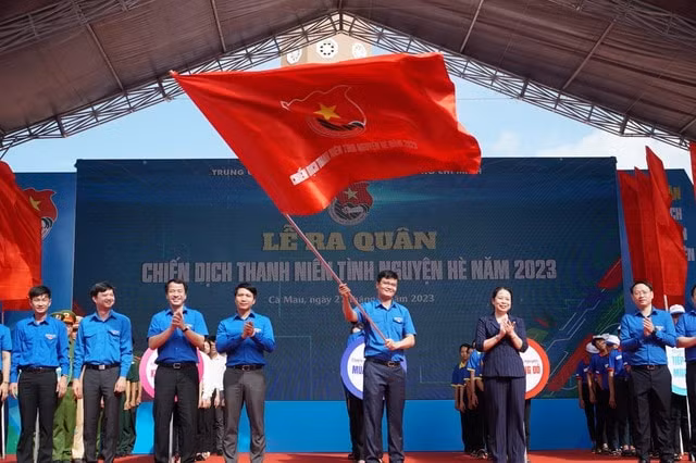 chien dich thanh nien tinh nguyen he khoi day tinh than san sang cong hien dan than vi loi ich tap the hinh 1