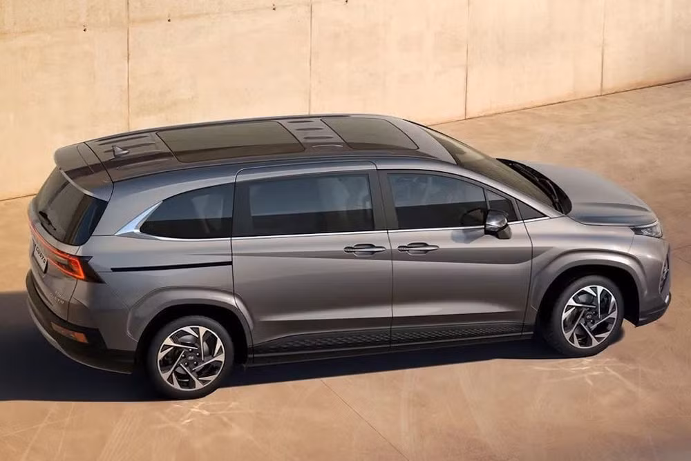 hyundai custo bi bat gap chay thu tai viet nam doi thu nang ky cua toyota innova hinh 7