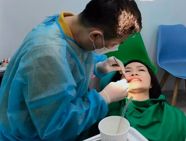 bac si khuyen cao nhung bien chung nguy hiem co the xay ra khi nho rang khon sai cach hinh 1