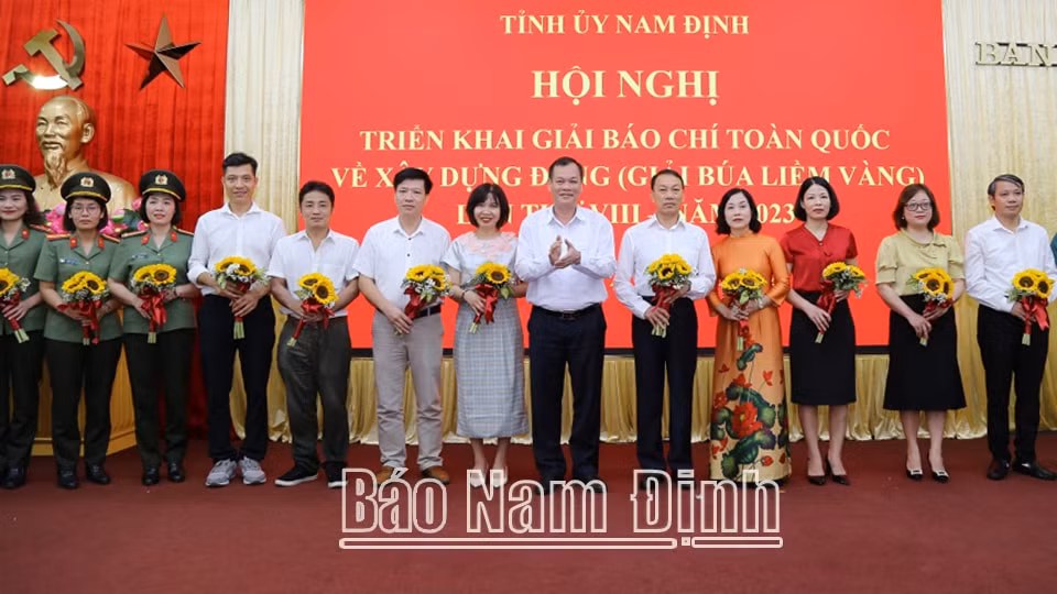 nam dinh phat dong giai bao chi toan quoc ve xay dung dang lan thu viii hinh 1