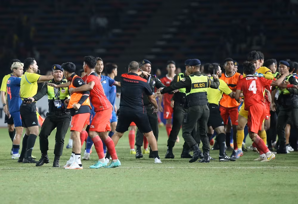 clb thai lan tru luong cau thu au da voi indonesia o chung ket sea games 32 hinh 2