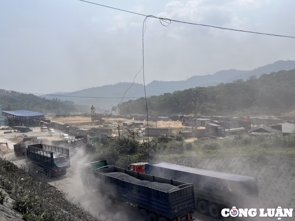 quang tri can som giai quyet tinh trang ach tac giao thong tai cua khau quoc te la lay hinh 1