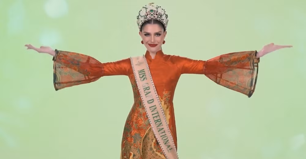 hoa hau dep nhat the gioi mac ao dai quang ba du lich viet nam hinh 1