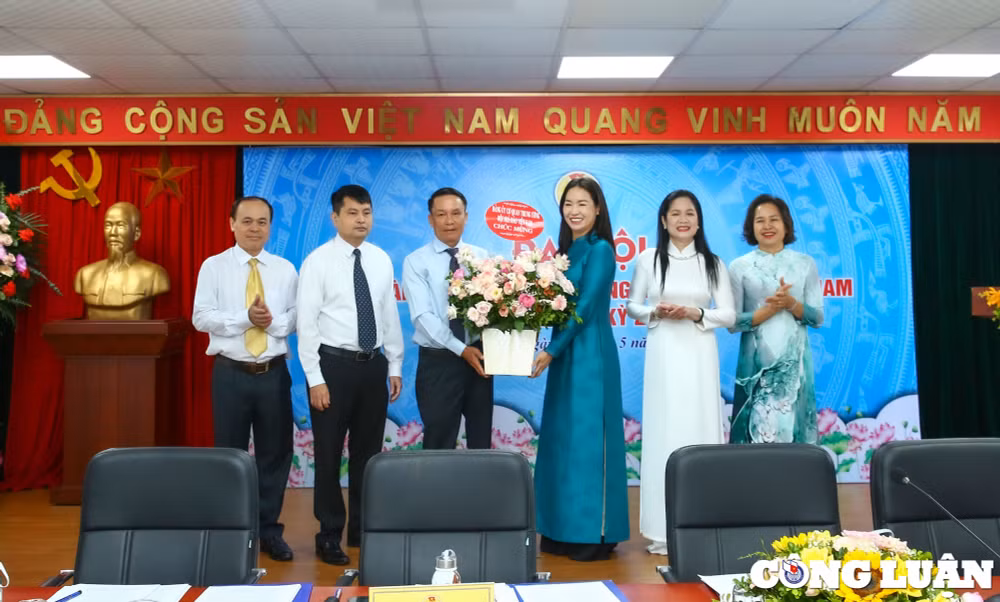 ong le tran nguyen huy duoc bau lam chu tich cong doan co quan trung uong hoi nha bao viet nam nhiem ky 2023 2028 hinh 2