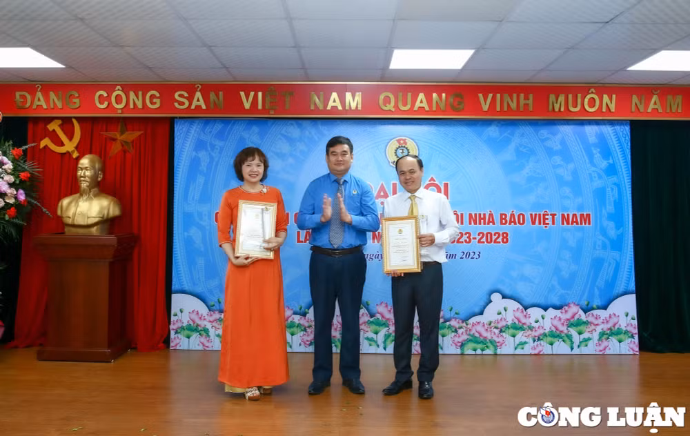 ong le tran nguyen huy duoc bau lam chu tich cong doan co quan trung uong hoi nha bao viet nam nhiem ky 2023 2028 hinh 11