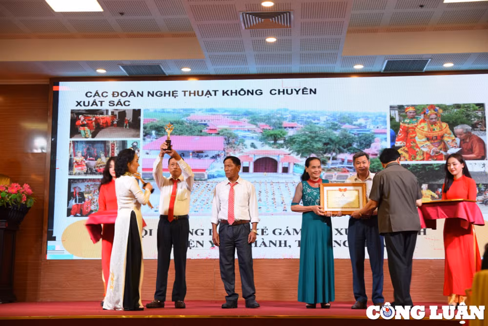 trao giai thuong dao tan cho 5 don vi nghe thuat va 15 van nghe si xuat sac hinh 6