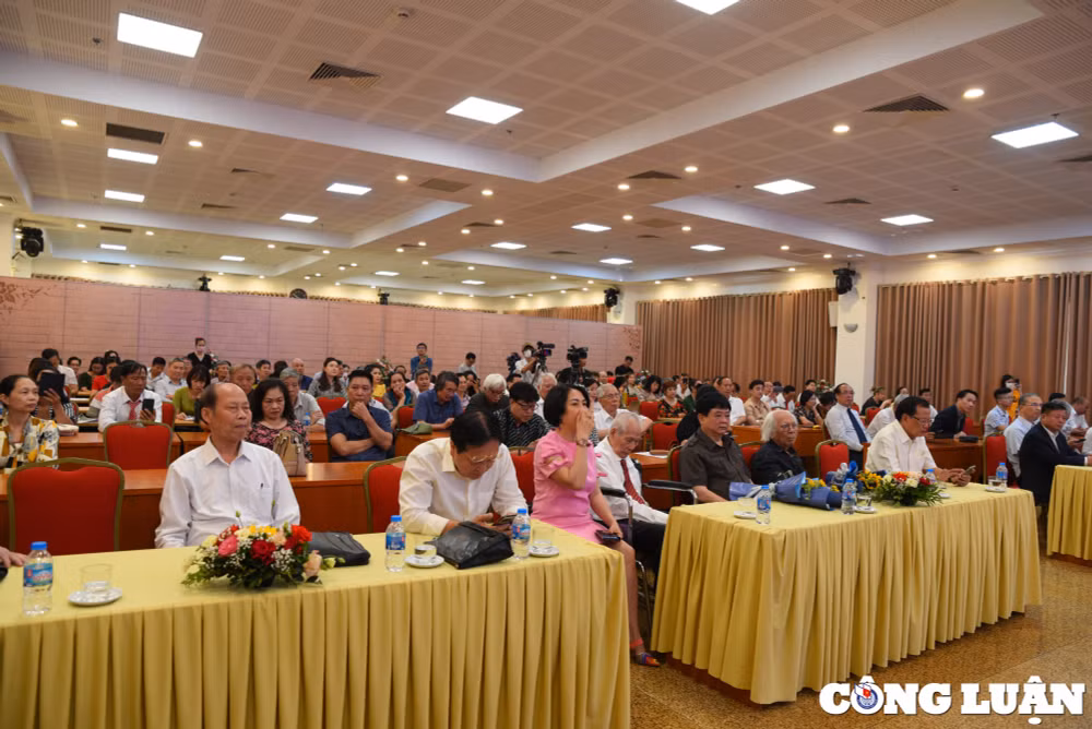 trao giai thuong dao tan cho 5 don vi nghe thuat va 15 van nghe si xuat sac hinh 11
