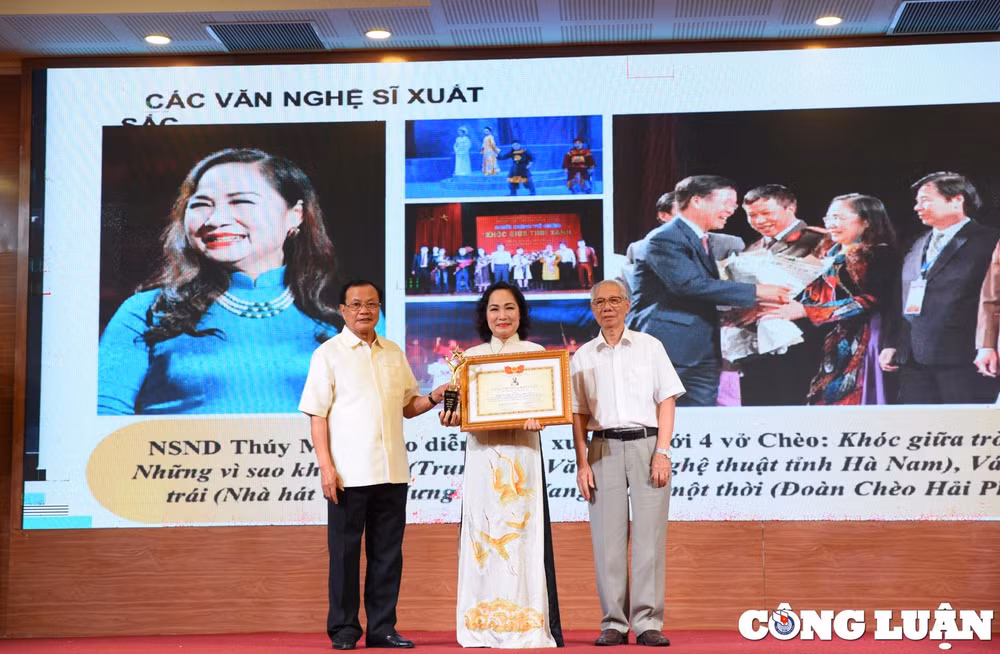 trao giai thuong dao tan cho 5 don vi nghe thuat va 15 van nghe si xuat sac hinh 1