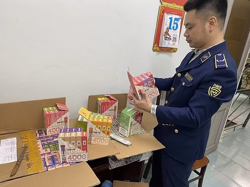 vi sao ha noi manh tay dep nan thuoc la dien tu trai phep hinh 1