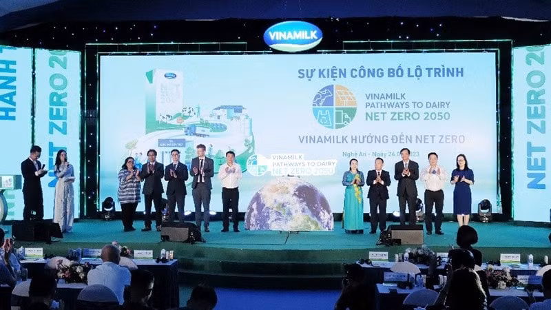 vinamilk la cong ty sua dau tien tai viet nam co nha may va trang trai dat chung nhan trung hoa carbon hinh 1