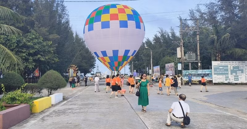 khai mac tuan du lich bien va khinh khi cau thai binh 2023 hinh 2