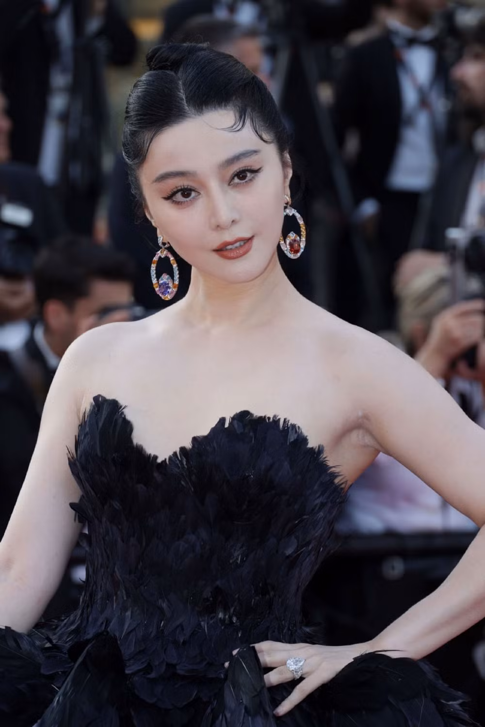 pham bang bang mac dam den sang trong trong dem be mac cannes 2023 hinh 1