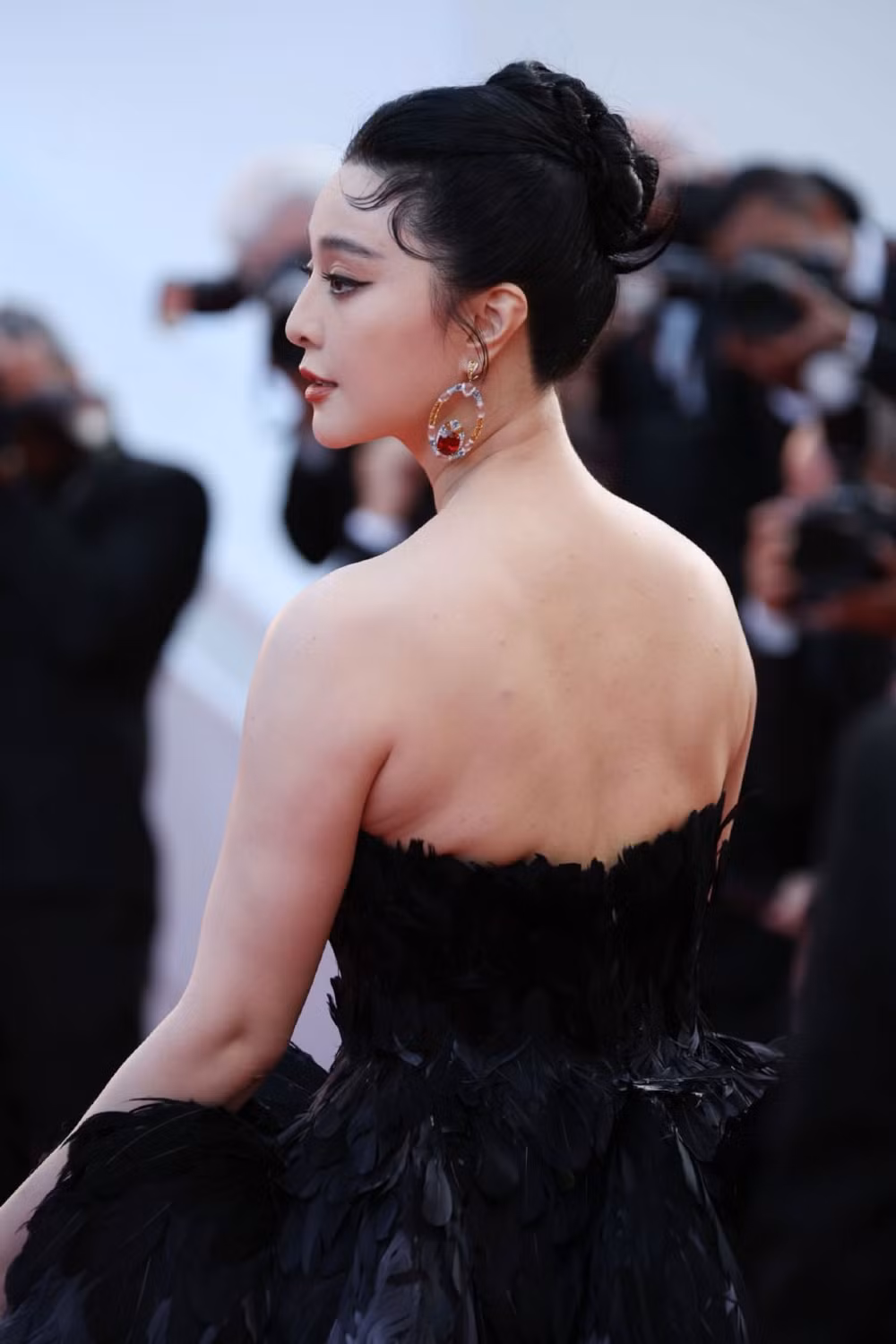 pham bang bang mac dam den sang trong trong dem be mac cannes 2023 hinh 3