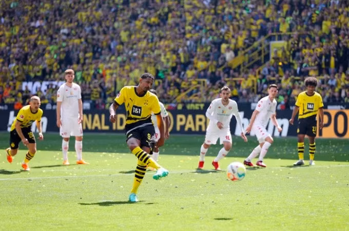 ha man bundesliga 2022 23 bayern vo dich dortmund cay dang ve nhi hinh 2