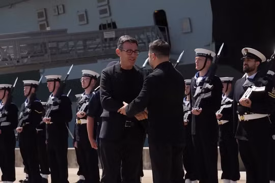 Tân Thủ tướng Anh tiếp đón ông Zelenskyy, chuyển giao công nghệ 'Áo choàng Đá' cho Ukraine