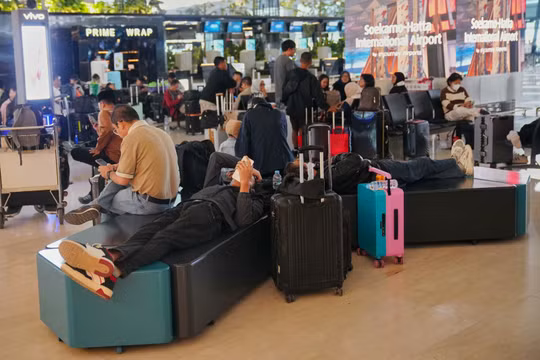 Các sân bay Indonesia mở cửa trở lại sau khủng hoảng tro bụi núi lửa