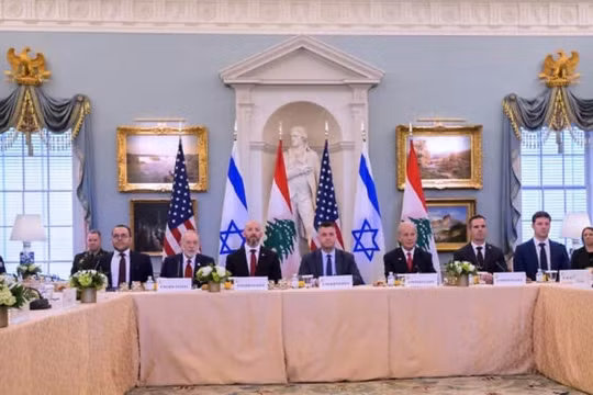 Israel và Lebanon nhất trí triển khai lệnh ngừng bắn, hướng tới thỏa thuận toàn diện