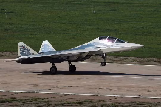 Tiêm kích Su-57 thế hệ thứ năm của Nga lần đầu bay thử nghiệm
