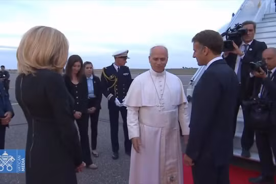 Giáo hoàng Leo XIV kêu gọi Nga và Ukraine đàm phán hòa bình