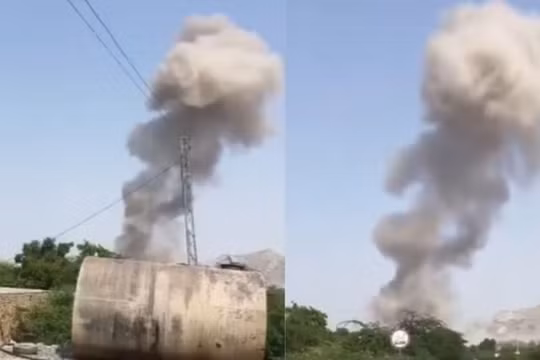 Đánh bom rồi xả súng vào xe cứu thương tại Pakistan, hàng chục người thương vong
