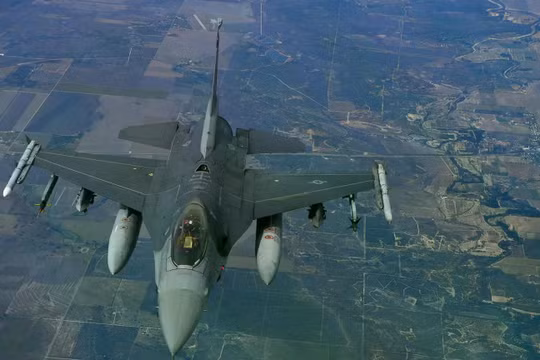 Tiêm kích F-16 rơi ở Mỹ, phi công thoát nạn
