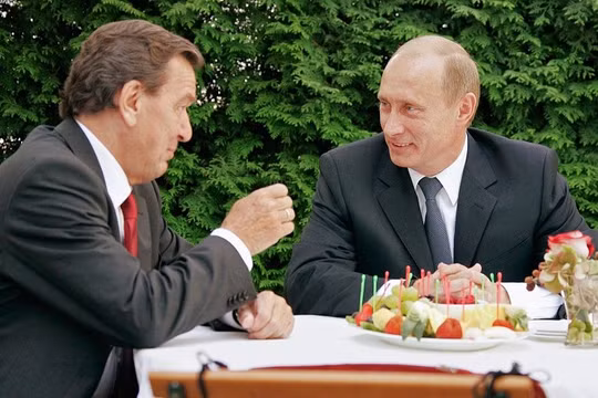 Ông Putin gặp riêng cựu Thủ tướng Đức Gerhard Schroeder tại Moscow