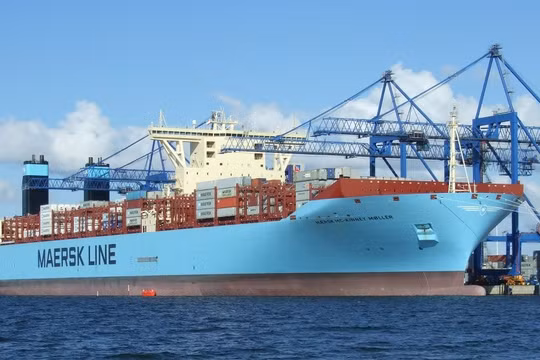 Thêm một tàu treo cờ Mỹ rời eo biển Hormuz an toàn