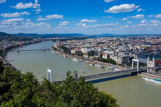 Sông Danube cạn kỷ lục, tiếp tục đe doạ hoạt động các nhà máy điện hạt nhân