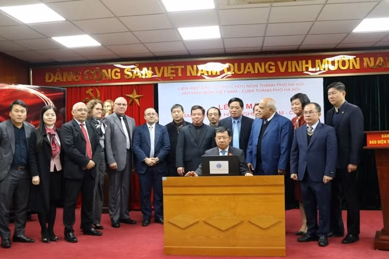 ra mat trang tin dien tu hoi huu nghi viet nam cuba tp ha noi hinh 1