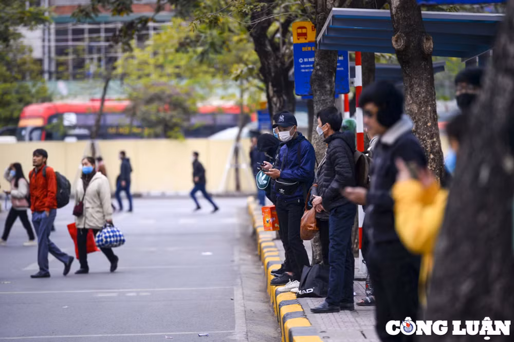 nguoi dan roi khoi thu do ve que nghi le nhieu tuyen duong un u hinh 13