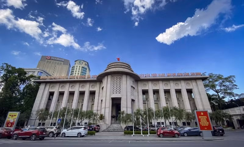 nhnn ban hanh thong tu bo sung quy dinh mua ban no cua tctd chi nhanh ngan hang nuoc ngoai hinh 1